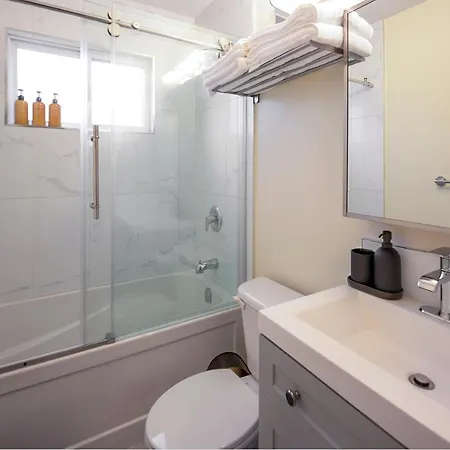 Cozy 2 Beds Spacious Rooms,Close To Transit Vancouver Exterior photo