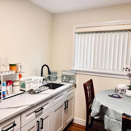 Cozy 2 Beds Spacious Rooms,Close To Transit Vancouver Exterior photo